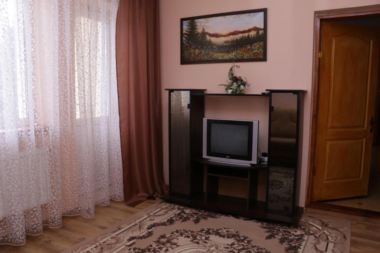 Karpatskyi Maetok Hotel สลาฟสเก ภายนอก รูปภาพ